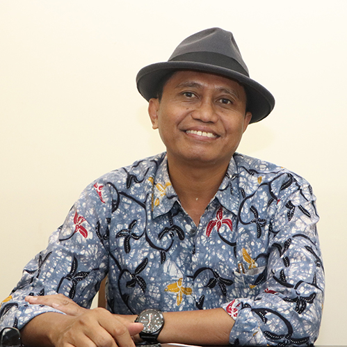 Prof. Dr. Ali Rokhman, M.Si.
