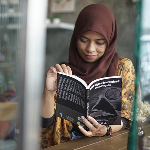 Nurul Azizah Zayzda, S.IP.,M.A.