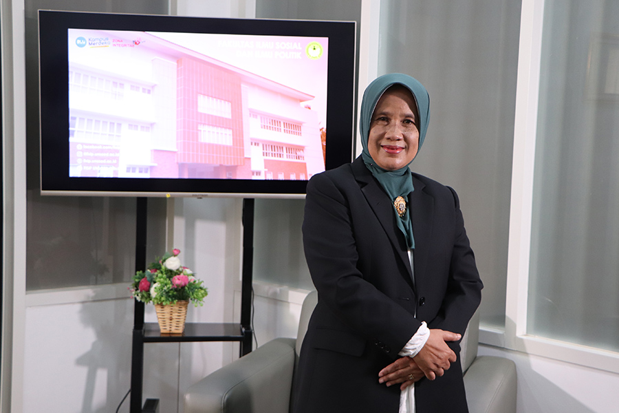 Prof. Dr. Wahyuningrat, M.Si.