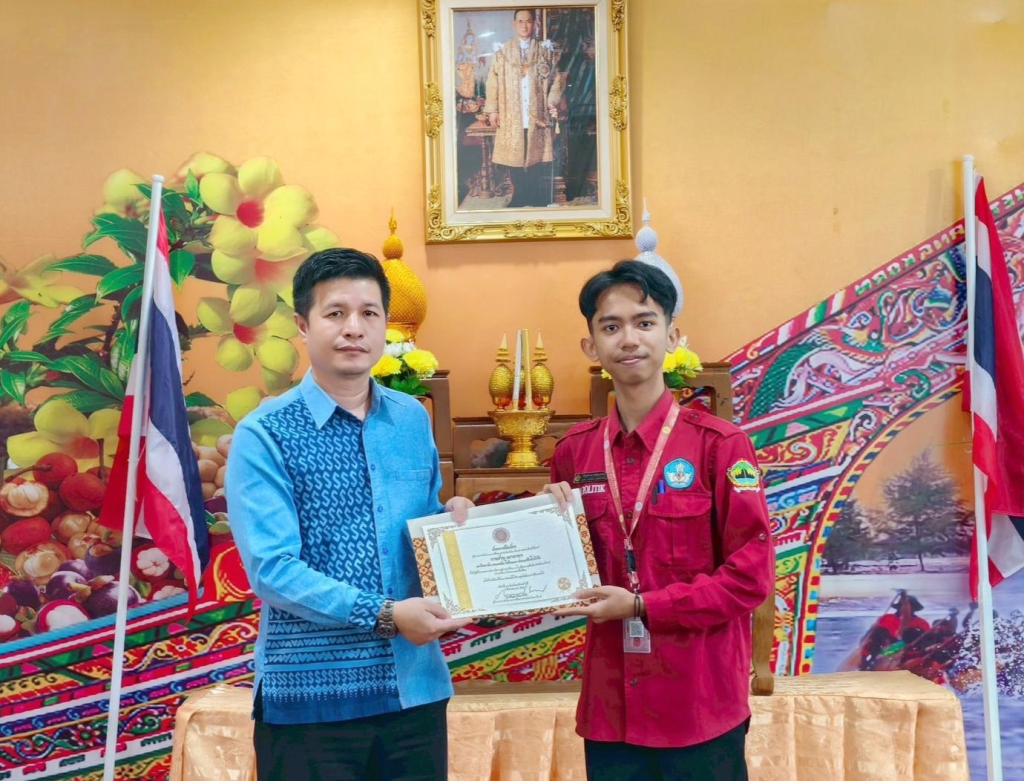 Mahasiswa Ilmu Politik FISIP Unsoed Meraih Penghargaan Insan Pengabdi Pendidikan di Narathiwat, Thailand